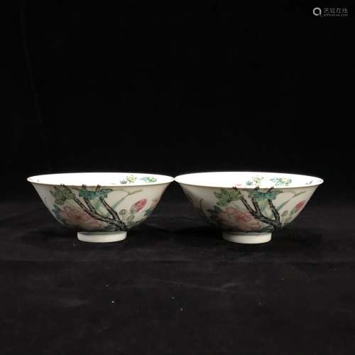 A pair of Qing style famille rose porcelain bowls