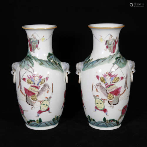 A pair of Qing famille rose porcelain vases