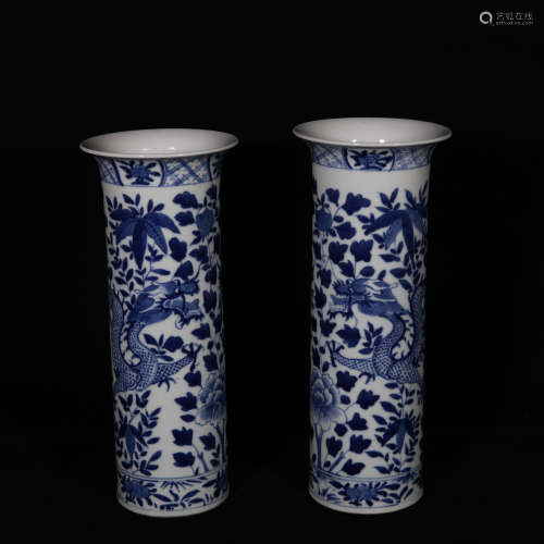A pair of Qing blue and white dragon pattern porcelain tube ...
