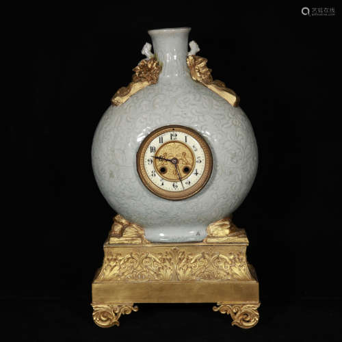 Qing porcelain clock bottle