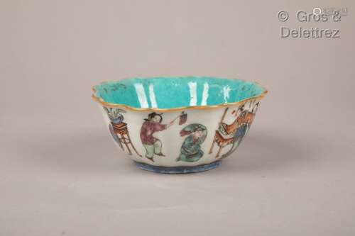 Chine, fin XIXème siècle Coupe floriforme en porcelaine et é...