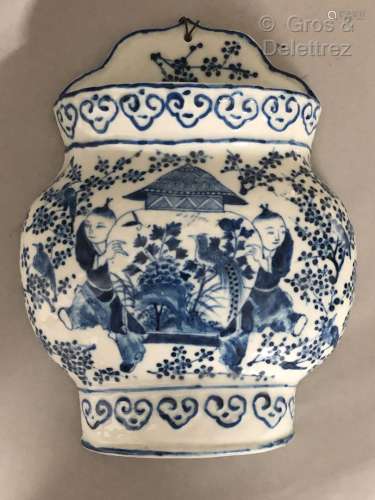 Chine, 2ème moitié du XXe siècle Vase d'applique en porcelai...