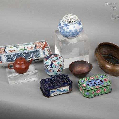 Japon, fin XIXe-début XXe siècle Lot de trois porcelaines co...