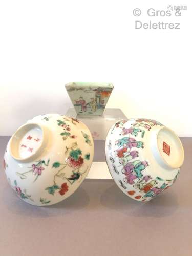 CHINE. Lot en porcelaine composé de deux bols à décor d'une ...