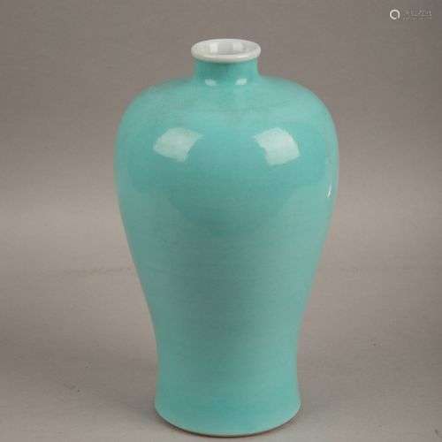 Chine, Xxe siècle Vase meiping en porcelaine émaillée bleu t...