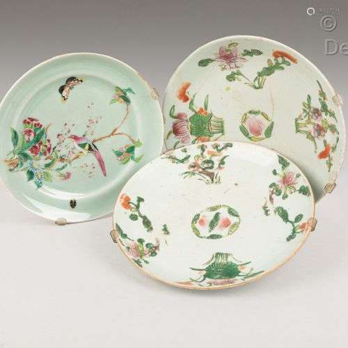 Chine, début du XXe siècle Paire d'assiettes en porcelaine é...