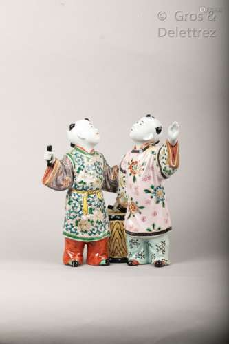 Japon, vers 1900 Groupe en porcelaine de Kutani, représentan...