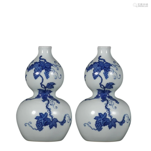 BLUE & WHITE ' SQUIRREL AND GRAPE ' DOUBLE-GOURD VASE