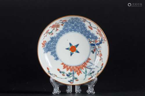 ARTE GIAPPONESE A Kakiemon porcelain dish painted with flora...