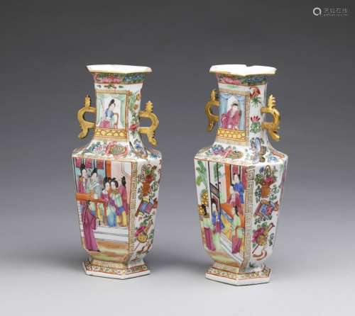 Arte Cinese A pair of porcelain Canton faceted vasesChina, Q...