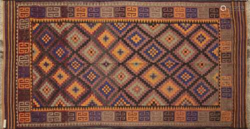 Arte Islamica A large carpet with geometric design Persia/Af...