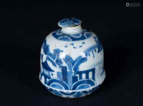Arte Cinese A blue and white porcelain vase painted with lan...