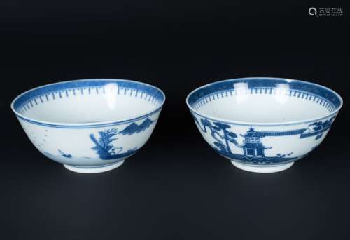 Arte Cinese A pair of blu and white porcelain cups painted w...