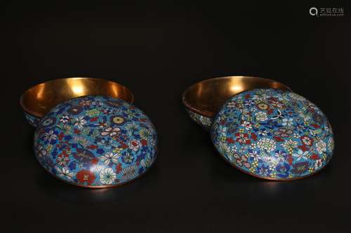 Arte Cinese A pair of cloisonné enamel round boxesChina, ear...