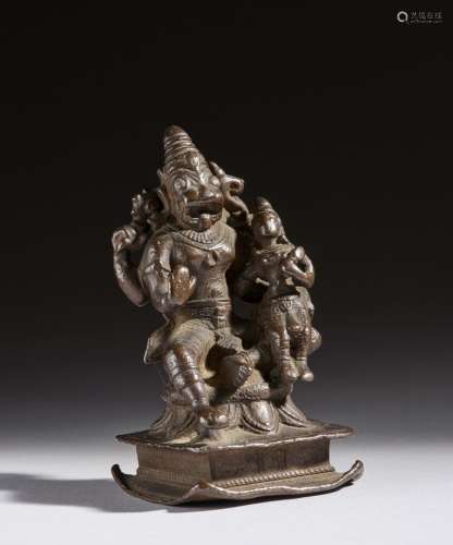 Arte Indiana A bronze figure of Narasimha with Lakshmi South...
