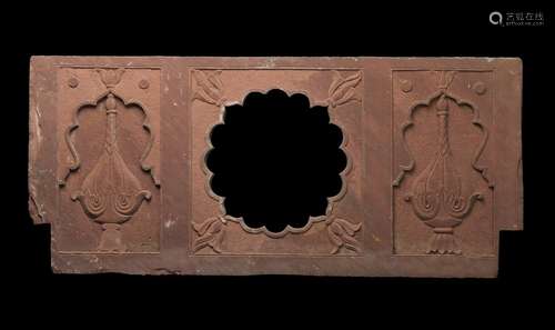 Arte Islamica A Mughal red sandstone Chini Kana panel India,...