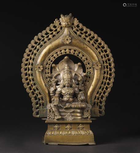 Arte Indiana A large Vishnu bronze altar Southern India, 20t...