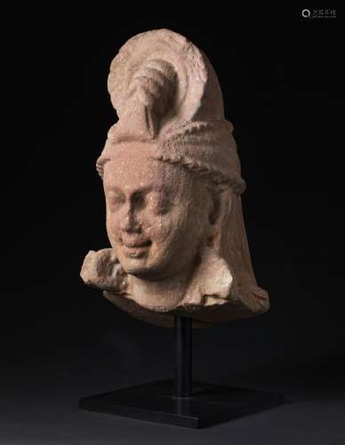 Arte Indiana An important red sandstone head Northern India,...