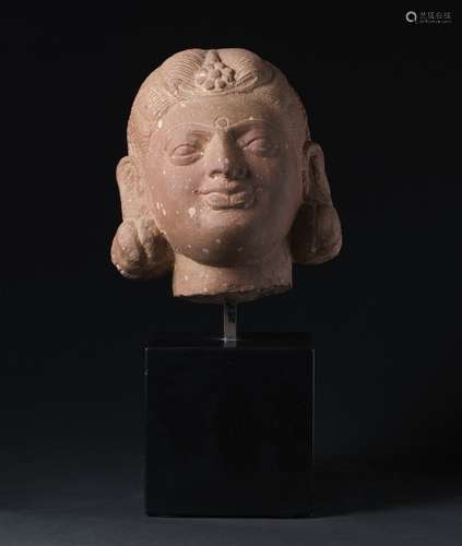 Arte Indiana A two-facetd stone female head India, Gupta per...