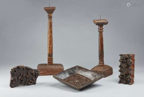 Arte Indiana A group of five wooden items India, 19th centur...