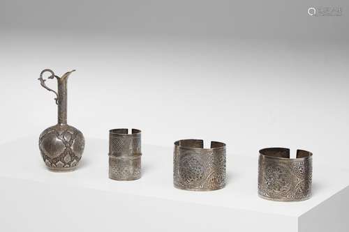 Arte Islamica A group of three silver bangles and a silver j...