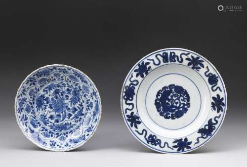 Arte Cinese Two blue and white porcelain dishes painted with...