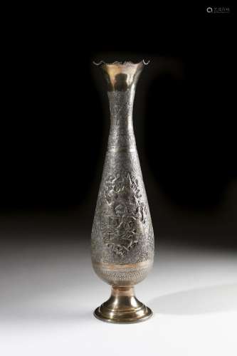 Arte Islamica A large silver coated vase lavishly decorated ...