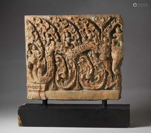 Arte Sud-Est Asiatico A large terracotta panel with a mythol...