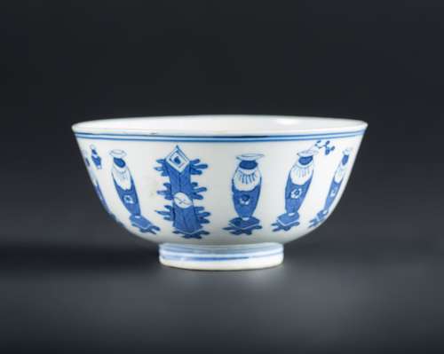 Arte Cinese A blue and white porcelain bowl painted with ant...