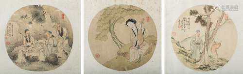 Arte Cinese Three round paintings on silk depicting characte...