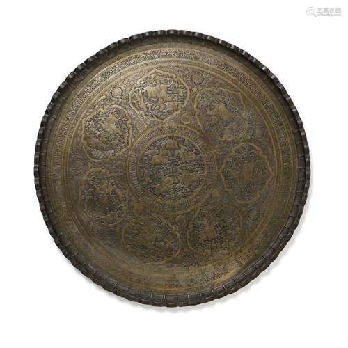 Arte Islamica A large Persian brass charger decorated with c...