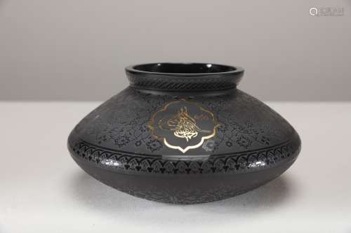 Arte Islamica A glass bowl decorated with pseudo tughra and ...