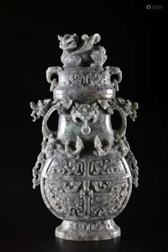 Arte Cinese A grey jadeite carved vase with archaic shape an...