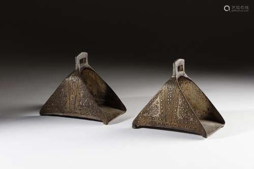 Arte Islamica A pair of brass inlaid steel stirrups Central ...