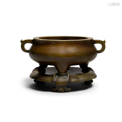 A fine bronze tripod censer and stand Four-character