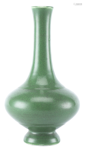 Vase en porcelaine de Chine à couverte vert pomme,