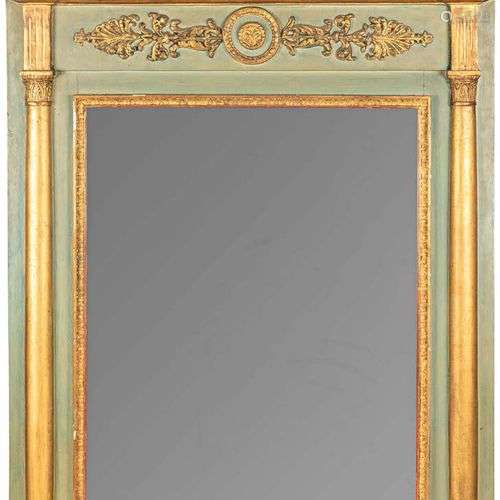 Trumeau à miroir en bois laqué vert et doré à décor d'aigle ...