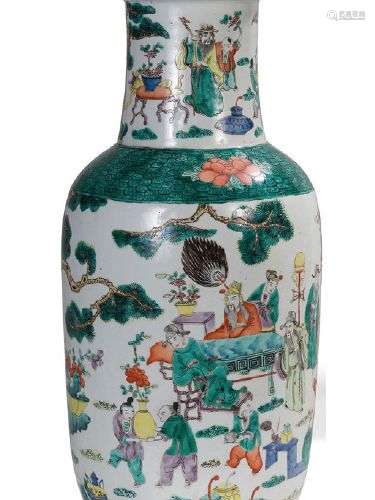 Vase balustre en porcelaine et émaux de style famille verte,...