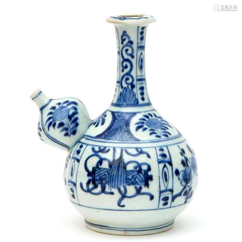 A Wanli blue and white kendi