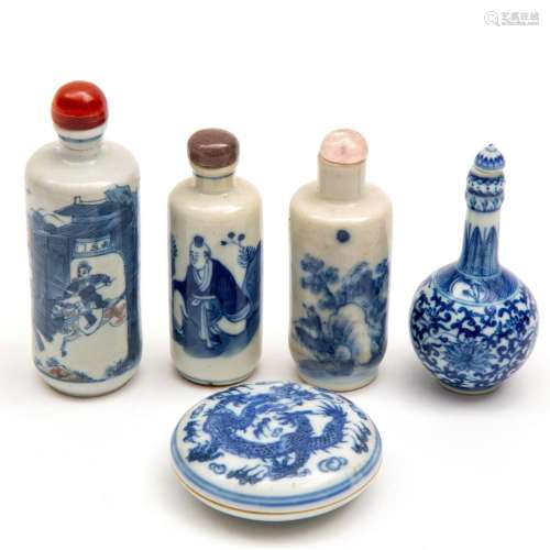 Four blue and white porcelain snuff bottles and a small box
