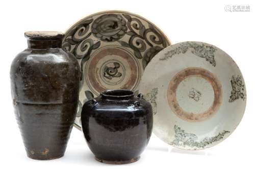 Four Chinese Yuan/Ming pottery pieces