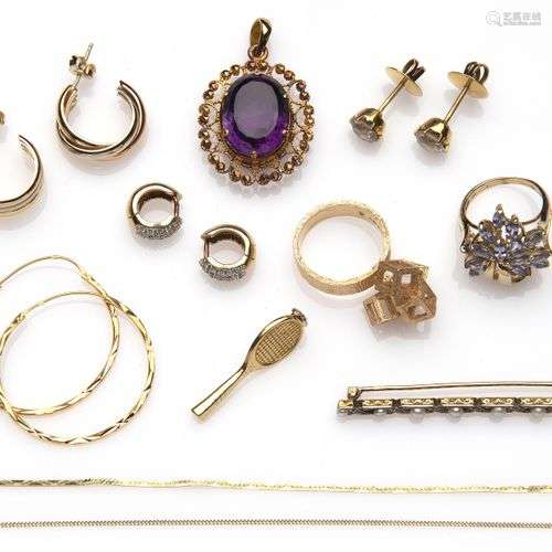 A collection of 14k gold jewellery