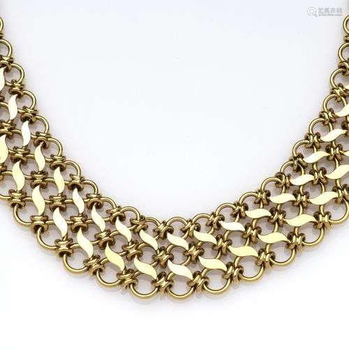 An 18k gold necklace