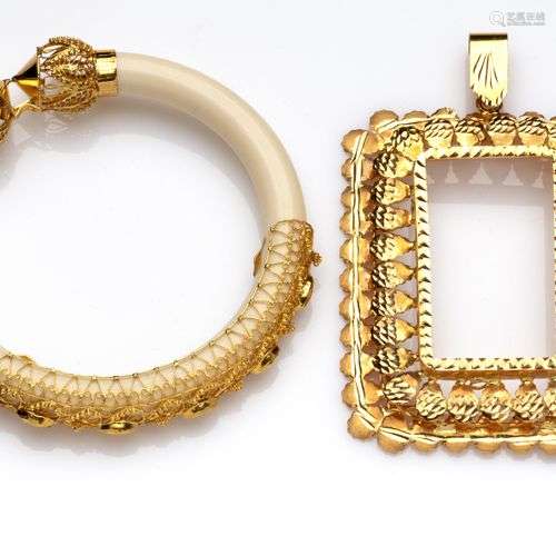 Two 20k gold Indian jewels