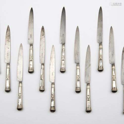 Twelve fine table knives with mother-of-pearl and silver han...