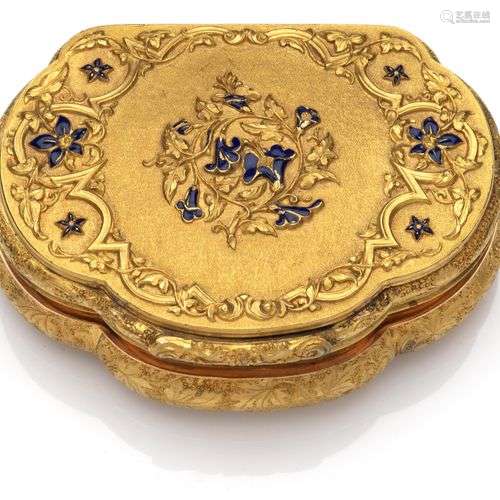 An antique snuff box