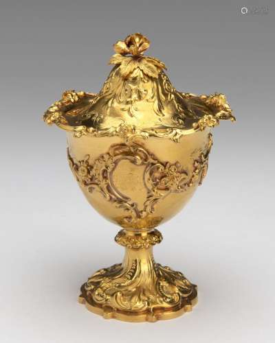 An English 9K gold small lidded goblet