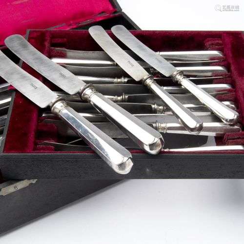 Twelve table knives and twelve dessert knives in fitted case