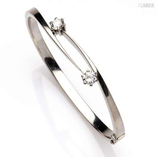 An 18k white gold diamond bangle