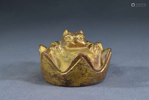 A Gilt Tiger Head Bronze Ornament